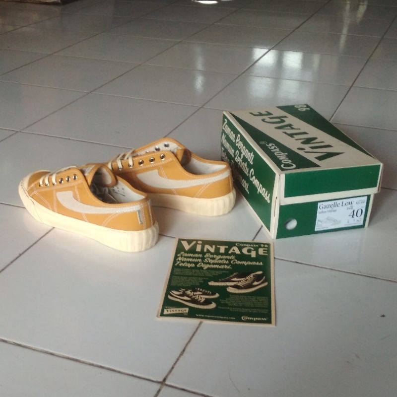 compass vintage yellow low 40