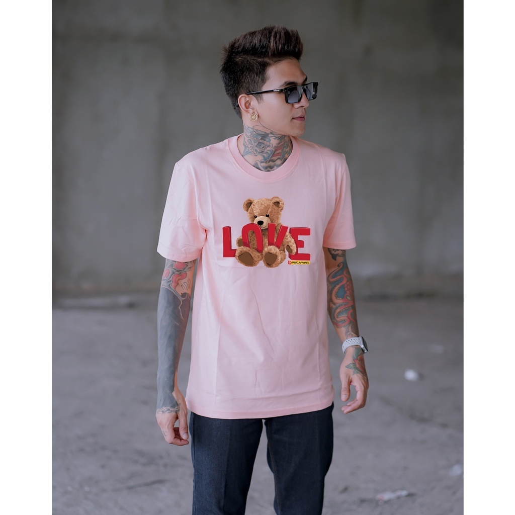 BRIGO Kaos Lengan Pendek Bear Love II Kaos Distro BRIGO Beruang Love II Kaos Katun Combed M-XL ( Pria &amp; Wanita )