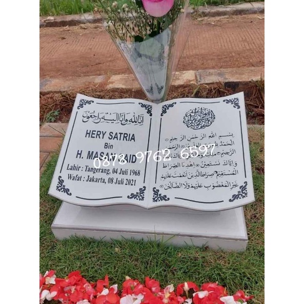 Batu nisan buku