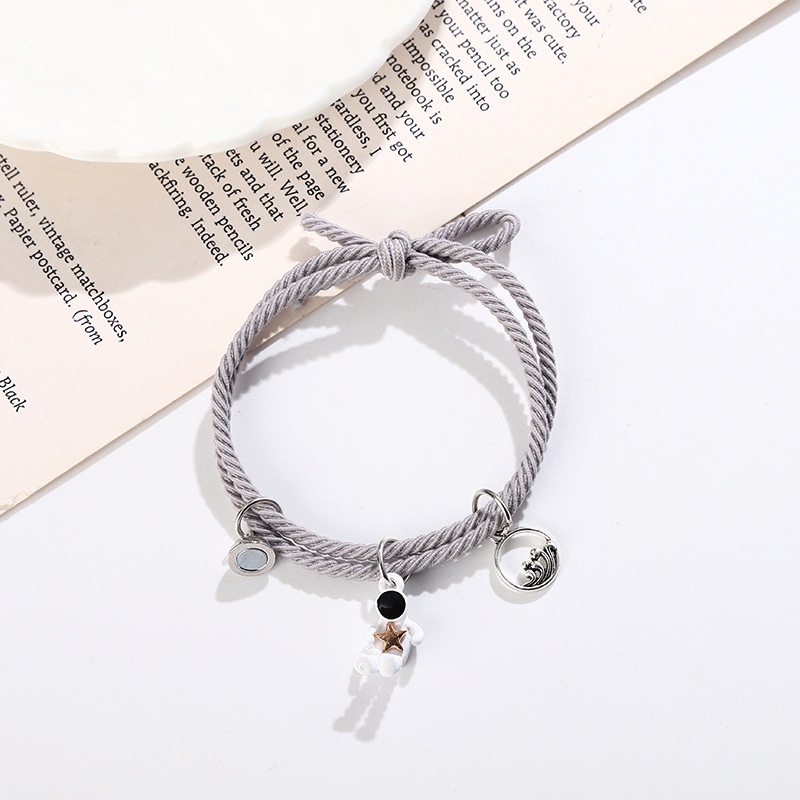 2 Pc Korea Ins Gelang Astronot Pasangan Rantai Magnet Gelang Dikepang Cinta Hadiah Lucu Ready stock