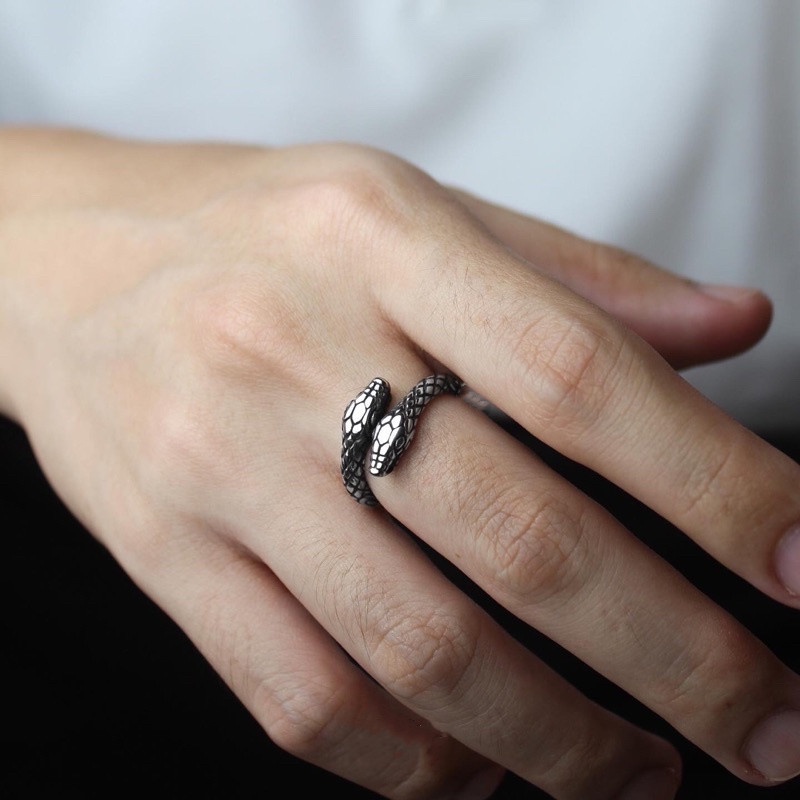 Cincin Model Terbuka Dapat Disesuaikan Desain Ular Warna Hitam Gaya Retro Punk Untuk Unisex