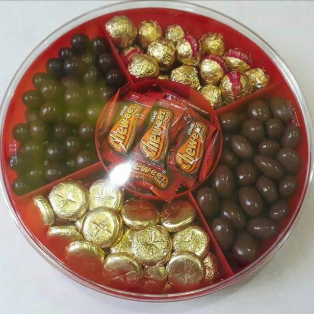 

Toples merah duo emas