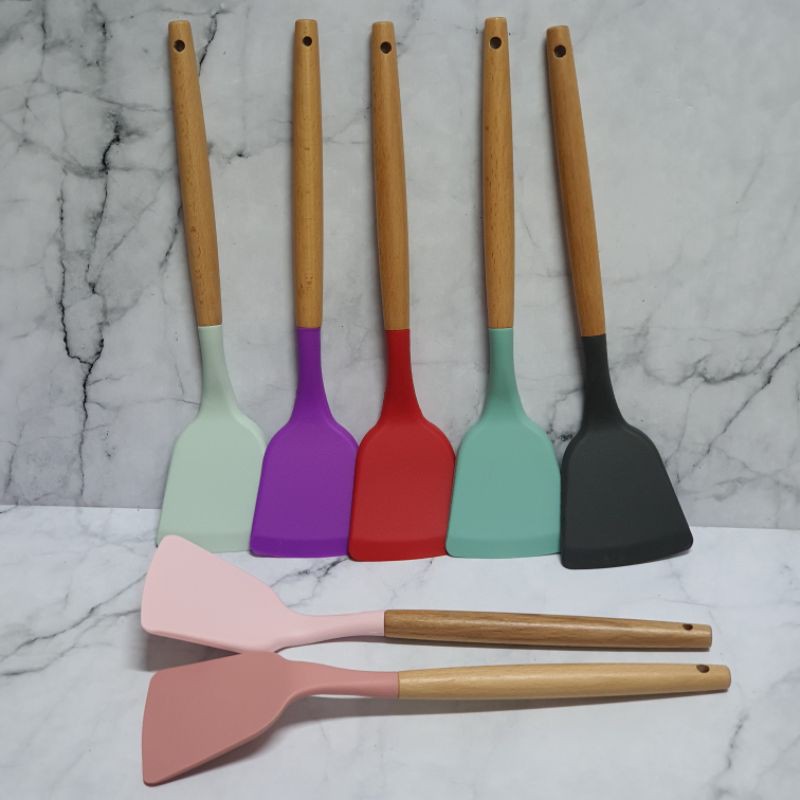 silicone cooking turner with wooden handle / sodet masak gagang kayu