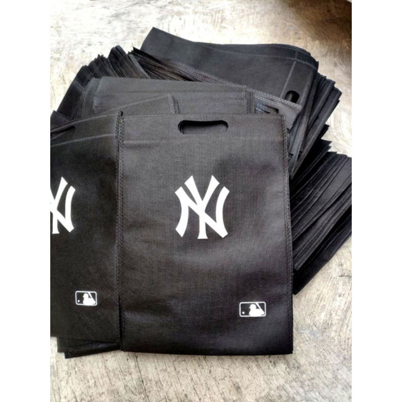 

Totebag Goodie Bag NY Ukuran 25x35cm