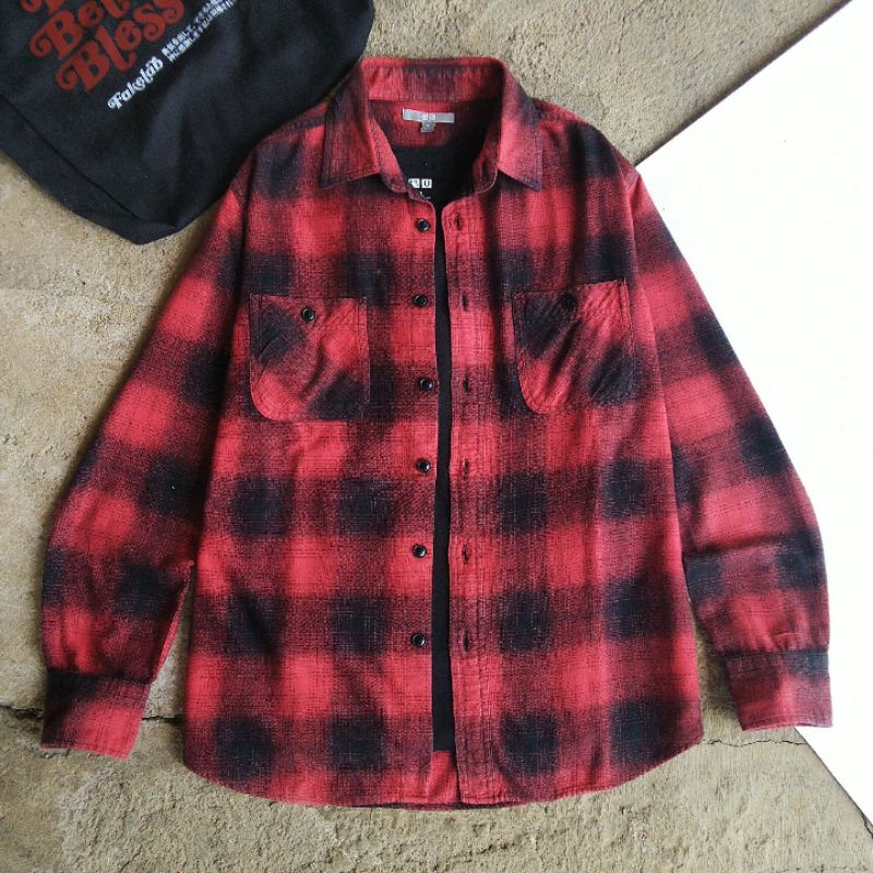 Flannel Uniqlo Veterano Merah Hitam