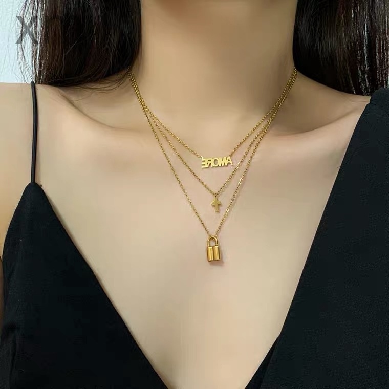 Kalung Rantai Klavikula Titanium Steel 18K Rose Gold Tiga Lapis Dengan Liontin Rumbai Untuk Wanita