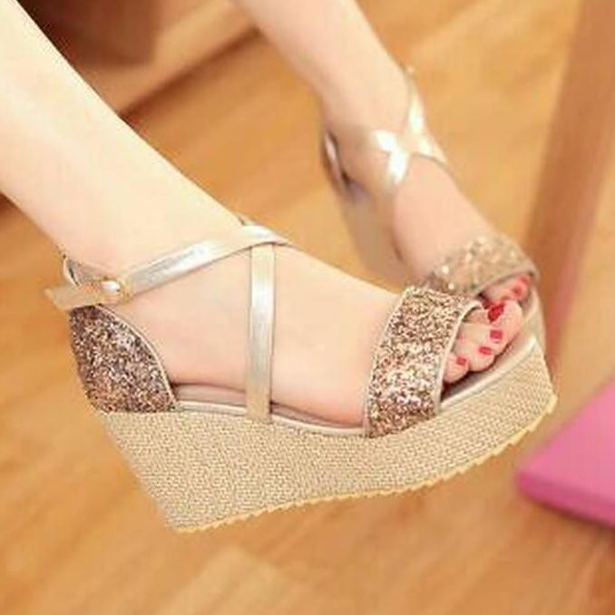 Sandal Sepatu Pesta Wedges Cassandra Gold