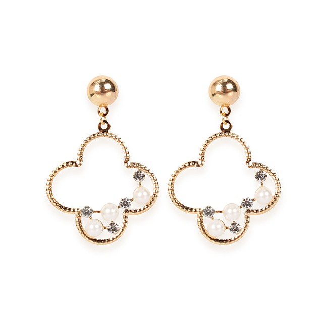 LRC Anting Tusuk Fashion Golden Alloy Diamond Pearl Clover Hollow Earrings K44375