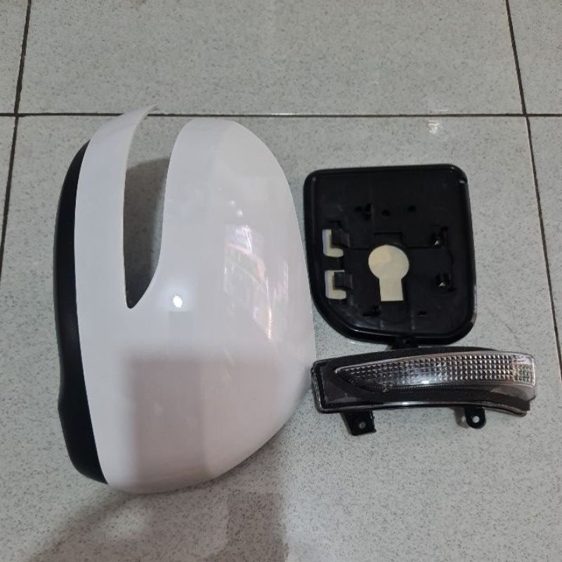 COVER ATAS+COVER BAWAH+LAMPU SEIN +KACA SPION AGYA AYLA TRD KANAN