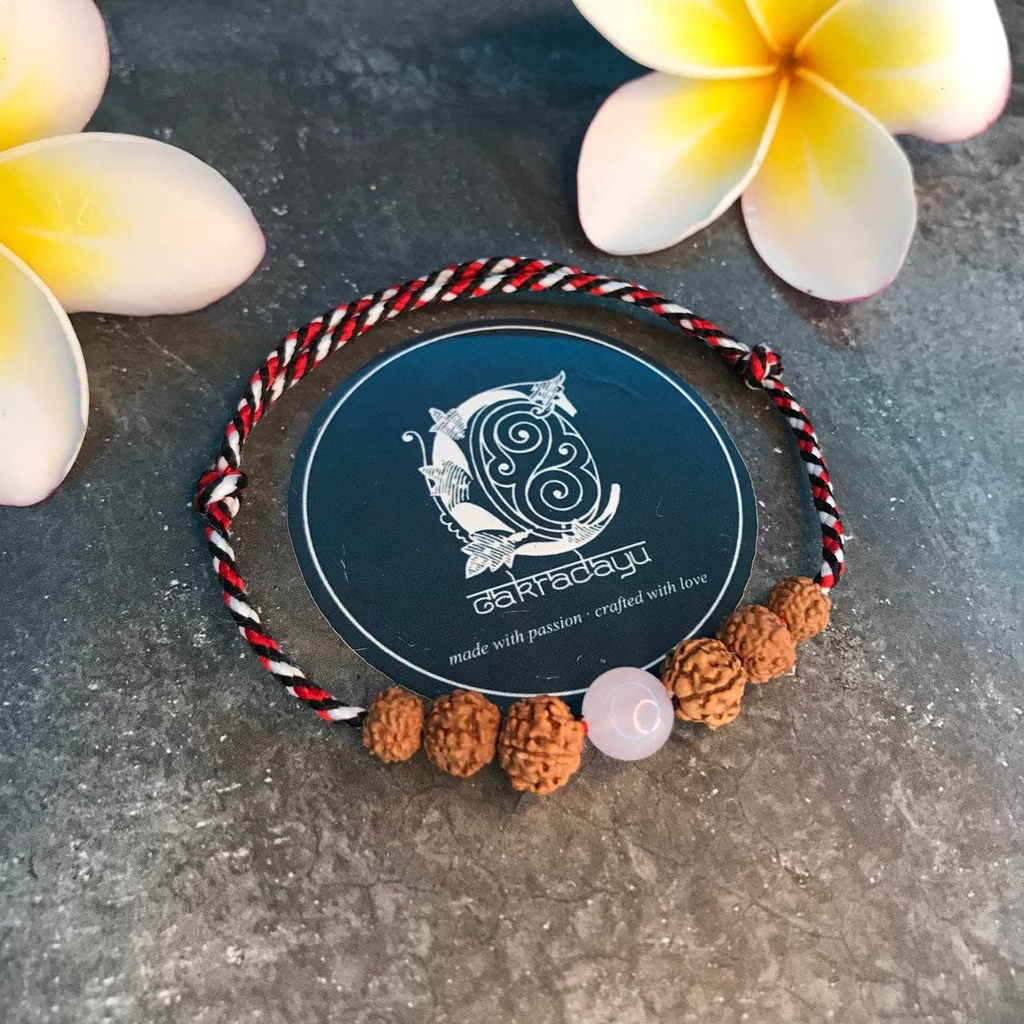 Gelang Tridatu Energi Cinta Kasih - Rose Quartz dan Rudraksha Genitri asli khas Bali Original