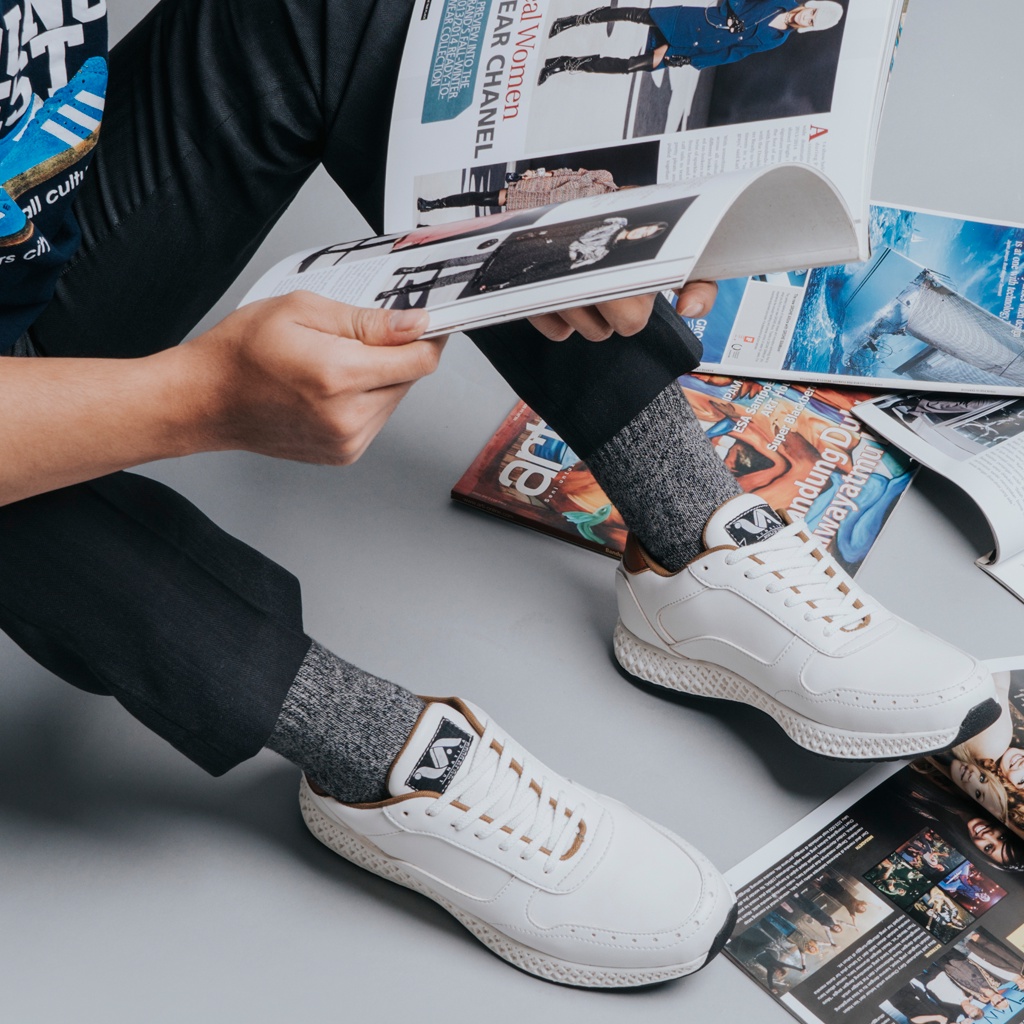 GARRETH BLACK ORIGINAL x LVNATICA Sepatu Sneakers Hitam Pria Kets Tali Casual Jalan Santai Hangout Main Nongkrong Kondangan Sekolah Kuliah Distro Fashion Simple Shoes Semi Kulit Premium Skate Footwear Big Size Jumbo Ukuran Besar 44 Keren Terbaru Kekinian