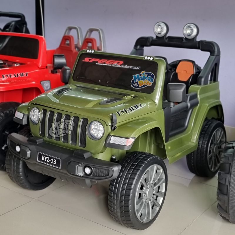 Mainan Mobil Aki Anak Jeep Rubicon KYZ 13 Ban Karet