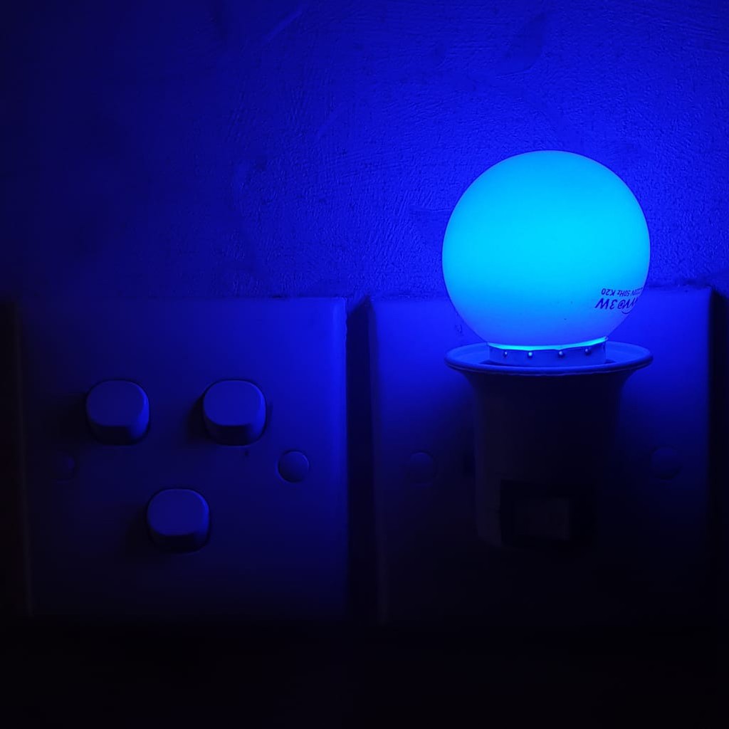 Myvo Biru Lampu Led Ping Pong 3W E27 Warna Biru + Linux Fiting Colok Switch / LAMPU TIDUR