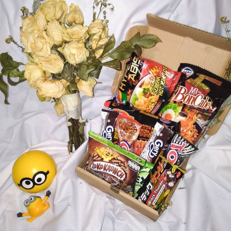 

SNACK BOX BLACK MURMER, FREE KARTU UCAPAN
