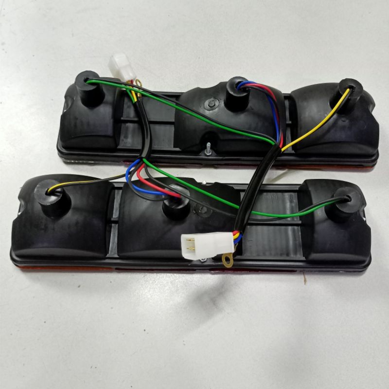LAMPU STOP/LAMPU REM  BELAKANG SUZUKI CARRY ST 100 PICK UP/KATANA  1set (2pcs) MERK DNY