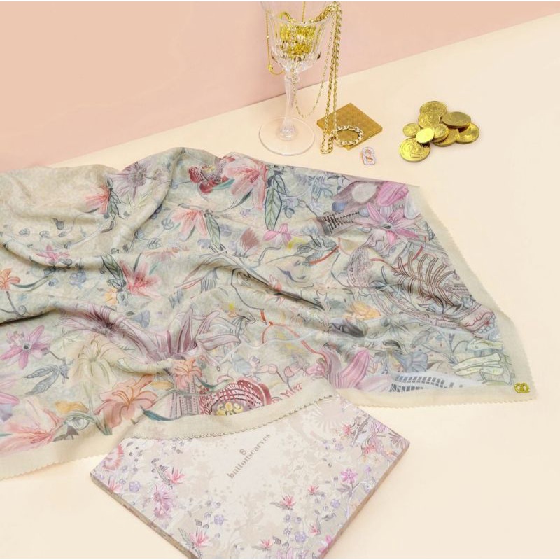 Buttonscarves Dubai series - Ivory