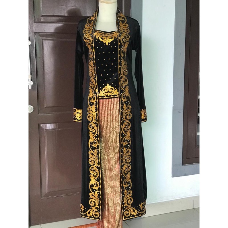 kebaya bludru kutubaru