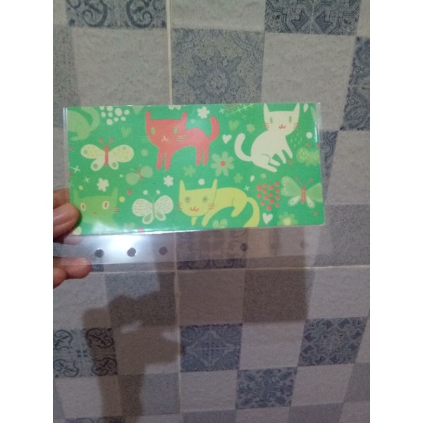

Amplop Laminating Hijau A6 dan 6 lubang motif kucing.
