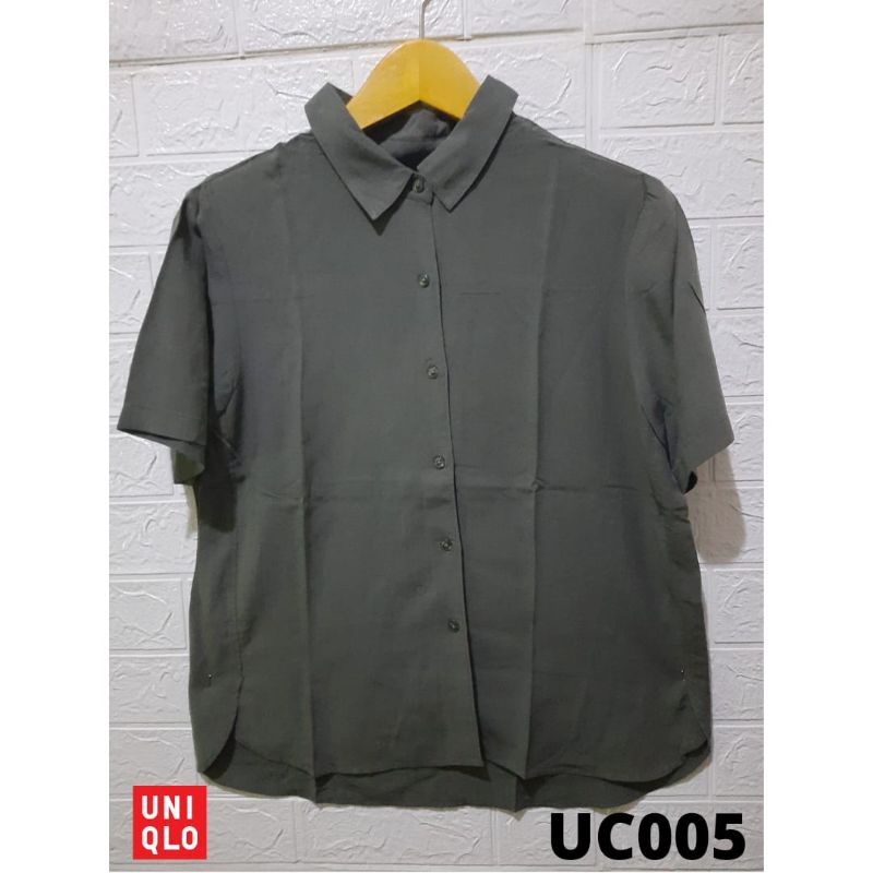 Uniqlo Kemeja Atasan Wanita Lengan Pendek