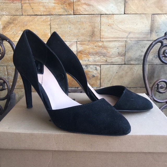 Sepatu stradivarius preloved