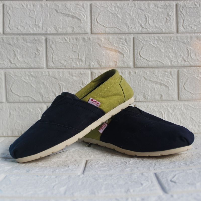 SEPATU SLIP ON WANITA WAKAI NAVI LEMON TERBARU