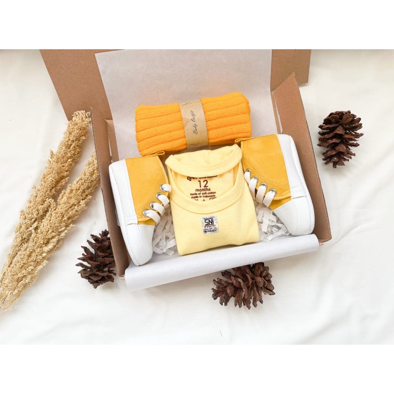 Hampers New Born Baby Hampers Bayi Kado Lahiran Kado Bayi Baju Bayi Sepatu Bayi Gift Box Baby-Casual Yellow C