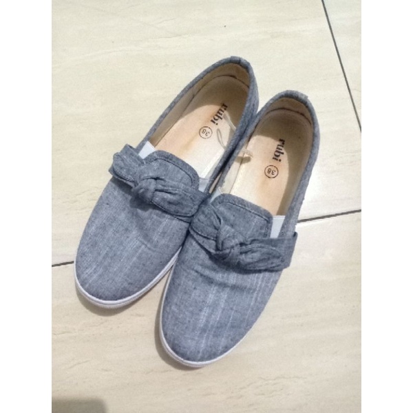 Preloved Sepatu Rubi - Cotton On