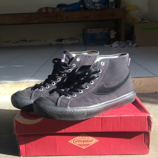 Compass gazelle full black hi