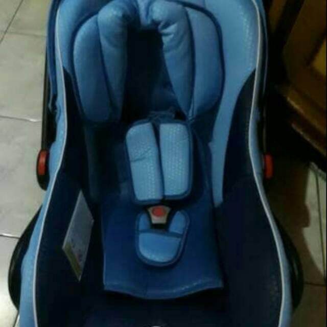 CAR SEAT BABYDOES 402