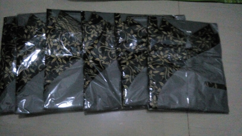 Rfn Santa Ricci Kemeja Pria Reguler Motif Murah Hitam Navy Biru Langit Putih Abu Tua Elektrik Maroon