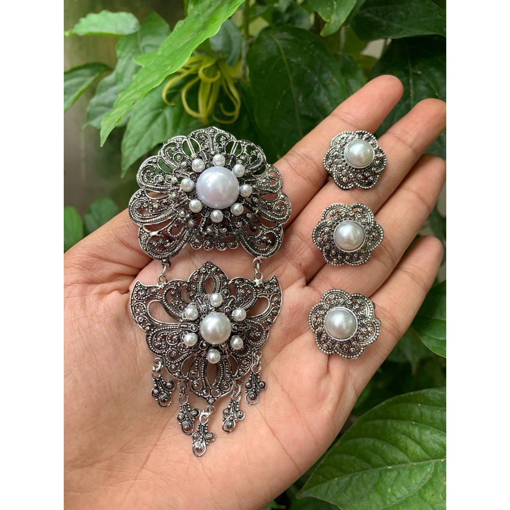 bros alpaka bali set kebaya motif kipas renteb perak bakar