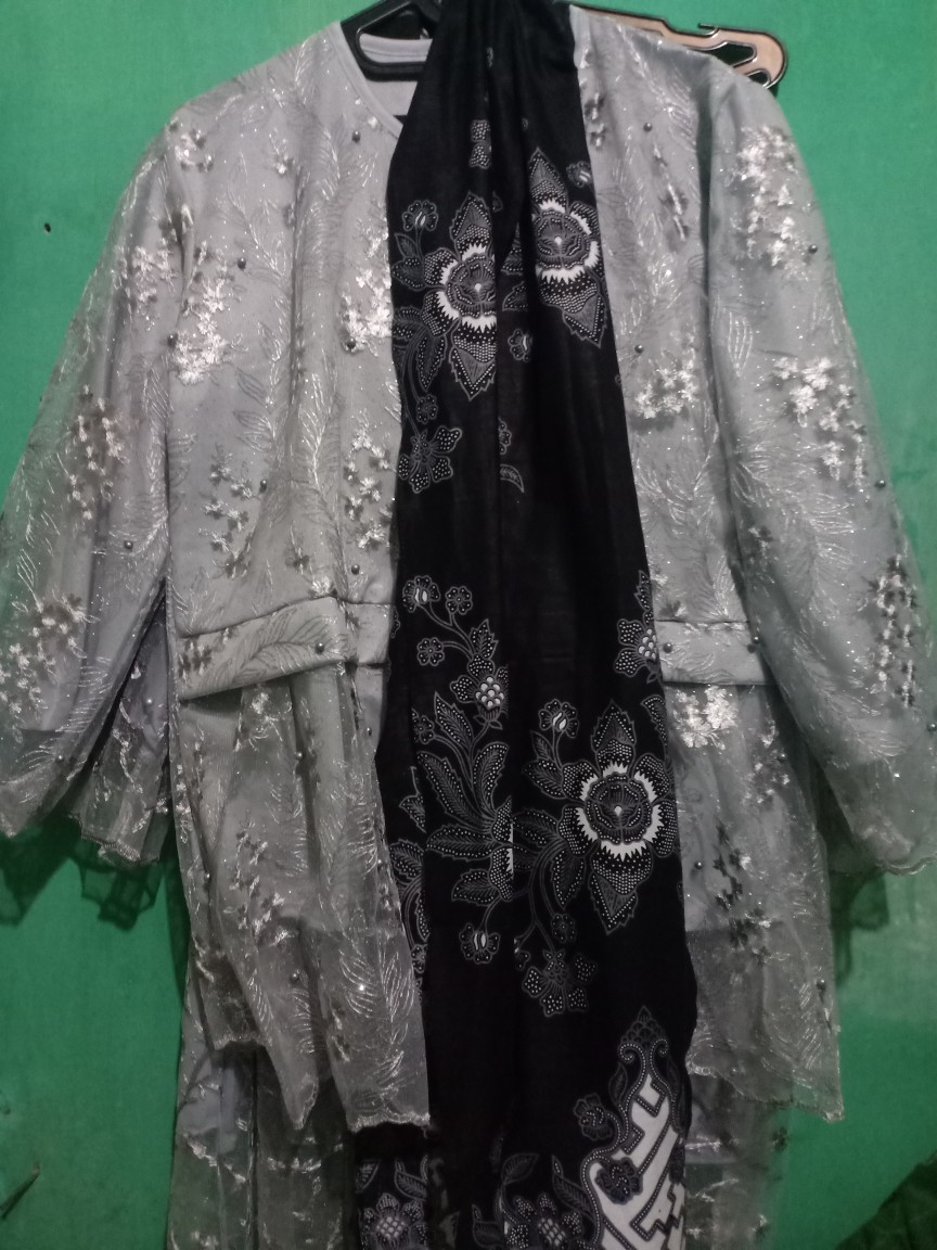 Ada Anak - Shopashop Solo Batik Kebaya Couple Carisa Selendang Brukat Tille Mutiara