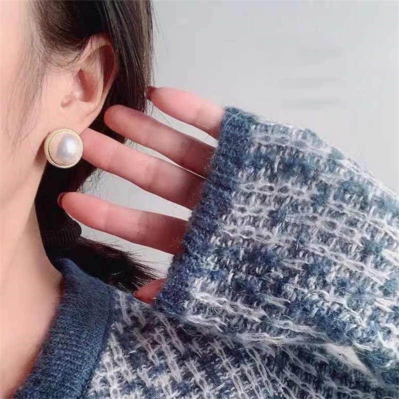 Anting Desain Chanel Aksen Mutiara Bahan s925 Silver Gaya Unik