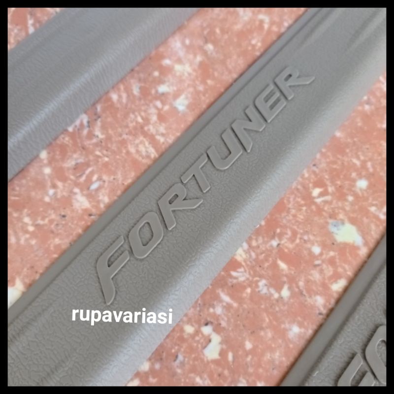 silplate sill plate samping pintu mobil toyota fortuner 2004 sampai 2015 CREAM 2014 2013 2012 2011 2010 2009 2008 2007 2006 2005