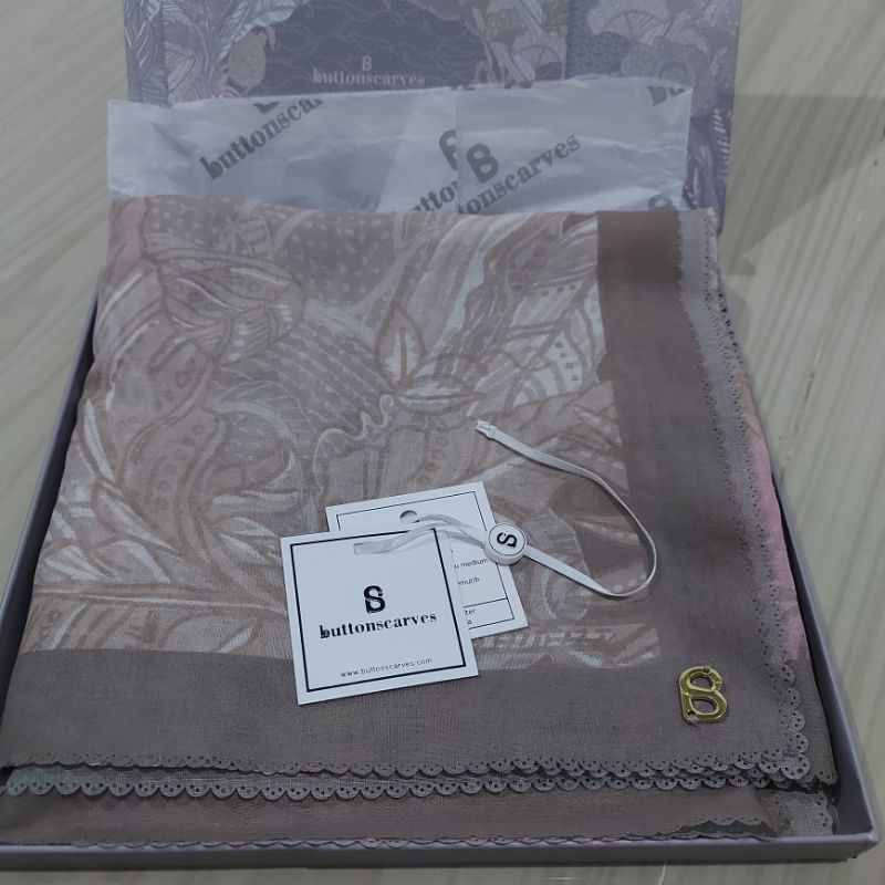 Preloved Nusantara Mountain Buttonscarves