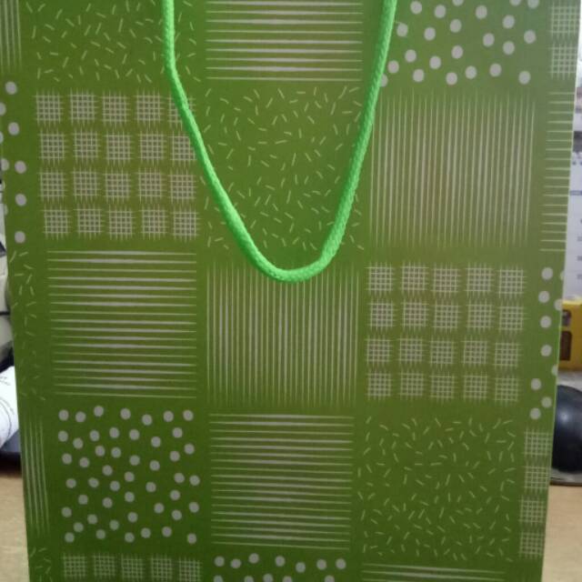 

Paper bag/tas kertas kotak hijau. 1 pak isi 3 pcs
