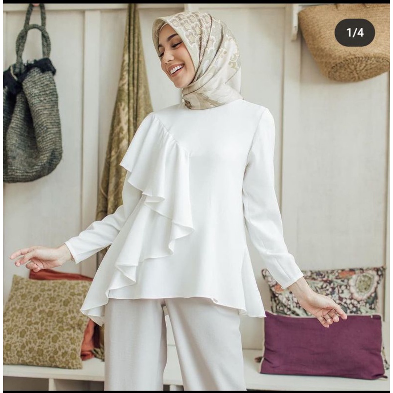 sienna blouse wearing klamby