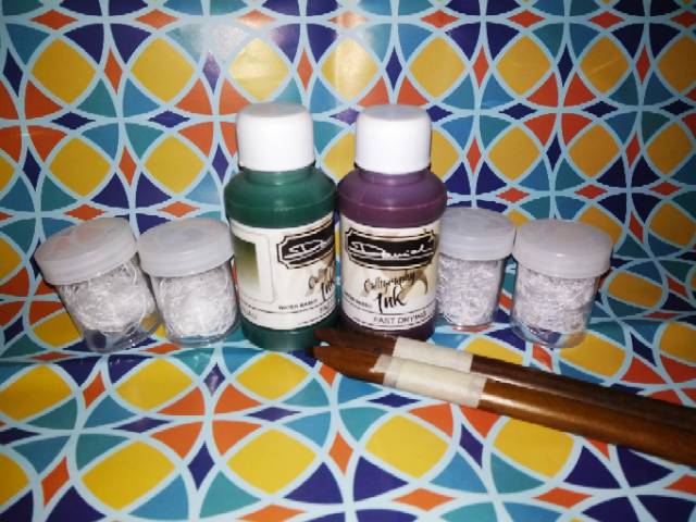 

Paket Alat Kaligrafi 3 (Tinta+Kalam+Tempat Tinta)O