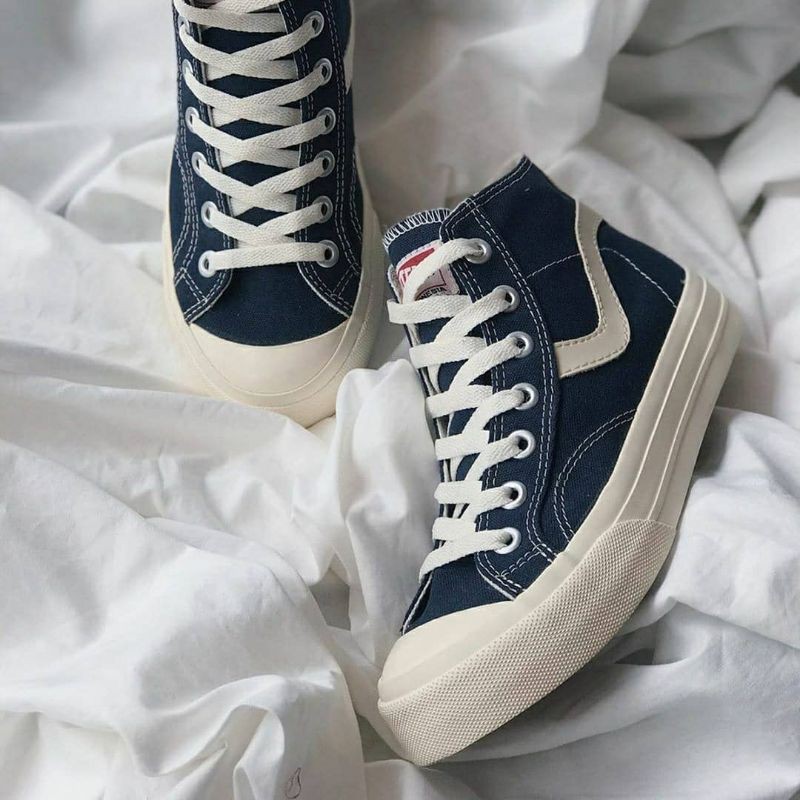 Sepatu ventela public high navy original