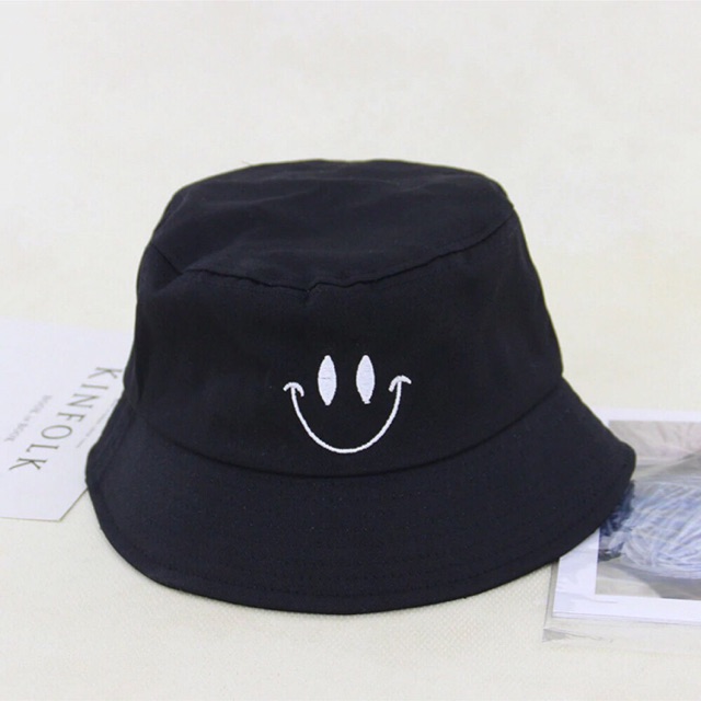 TOPI BUCKET HAT SMILE EMOJI PANTAI