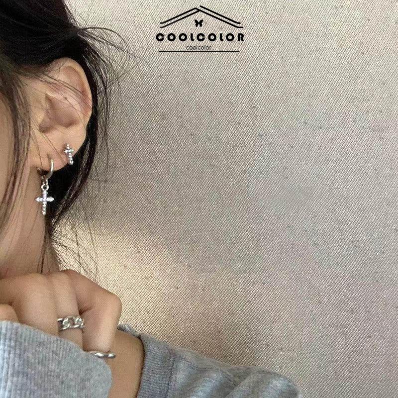 COD❤️ 1Sepasang Anting Stud Asimetris Desain Salib Aksen Berlian Kilau Impor Fashion Korea Aksesoris Wanita