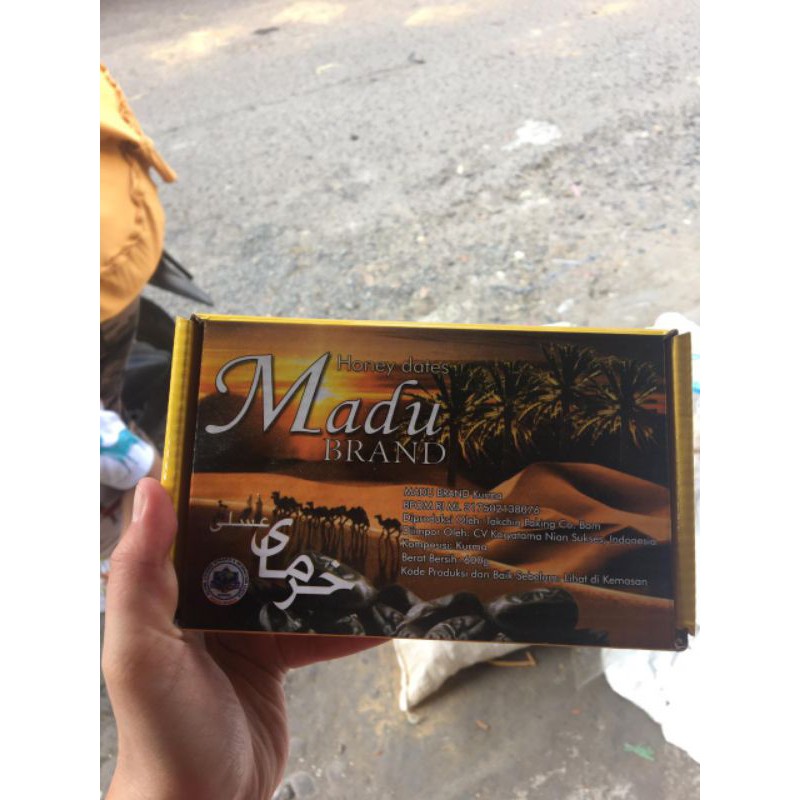 

KURMA MADU BRAND 600 GRAM QURMA ENAK KORMA QORMA HALAL LEMBUT MANIS SUKARI AJWA MUDA TUNISIA JUICY