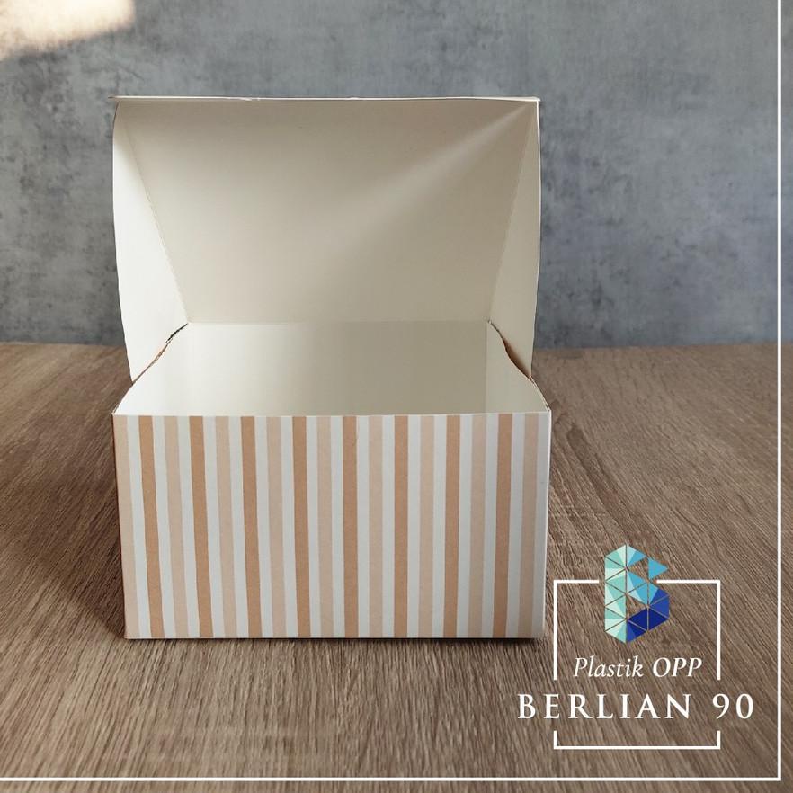 

✱ Dus Kue 12 x 12 cm / Kardus Snack Box isi 50 pcs ➦