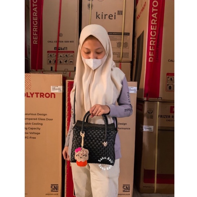 Sling Bag Magnet Cube / Box / Tas Selempang Magnet tali panjang / tas anyam bali / tas anyam sinteti