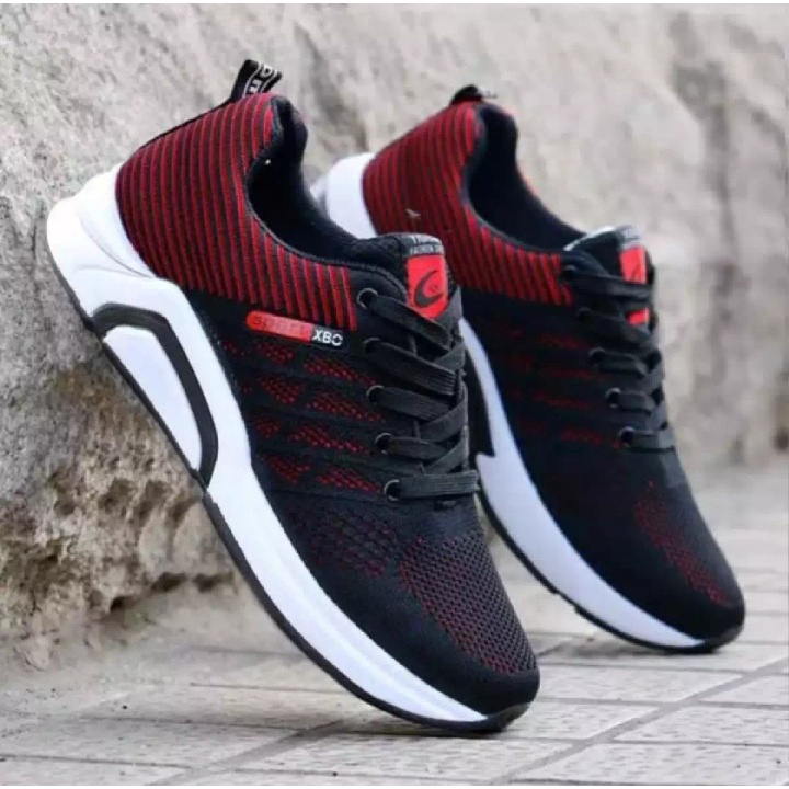 Sepatu sneakers terbaru / sepatu sneaker terlaris /sepatu terkeren