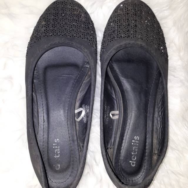 Sepatu details