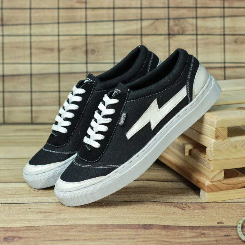 Sepatu Sneakers Pria Casual Outdoor Kets Santai Sekolah Original Distro