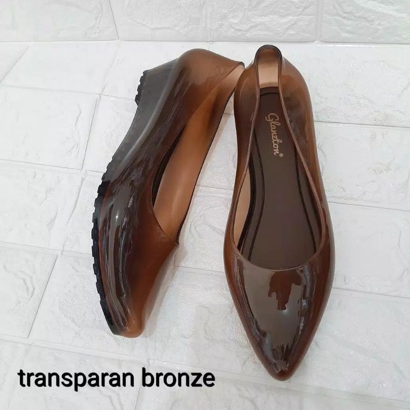 Sepatu transparan Glanzton