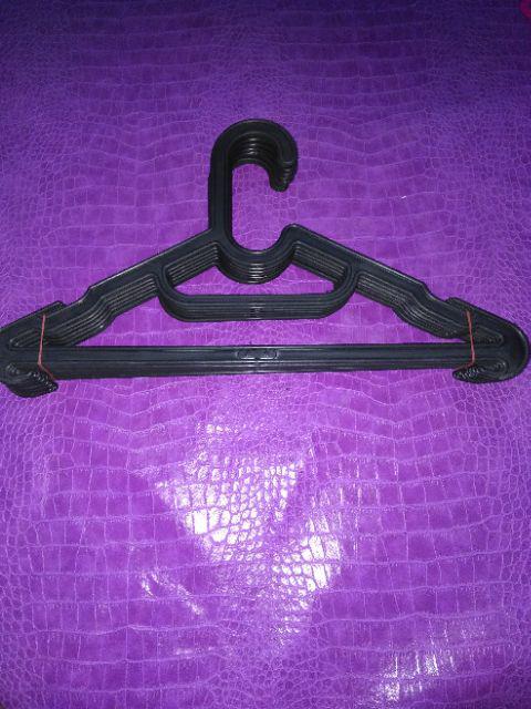 Hanger Plastik Segitiga Murahhh Banget Di Jual Perlusin / 12 Pcs