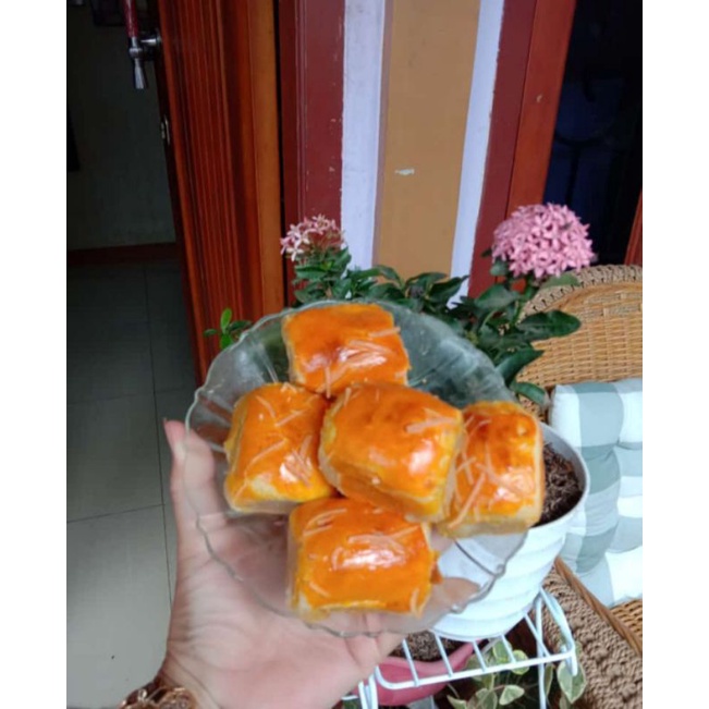 

NOB MURAH DAN ENAK PISANG BOLEN KEJU / OLEH OLEH BANDUNG / SNACK / CEMILAN / KUE